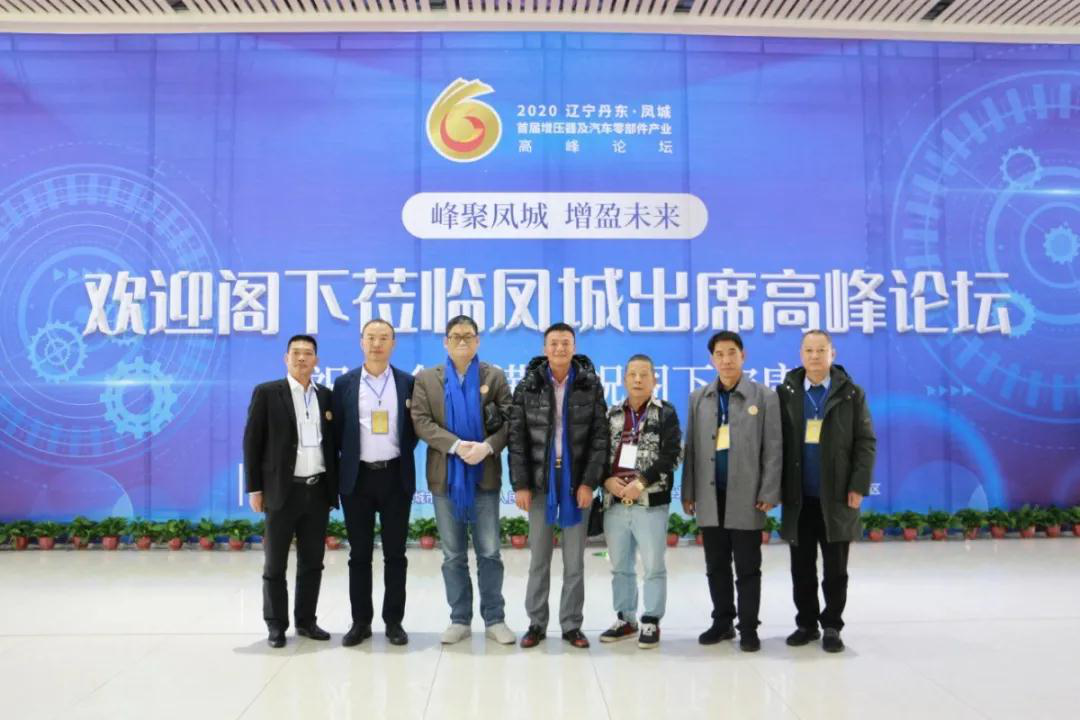 挖掘機(jī)伸縮臂 挖掘機(jī)伸縮臂