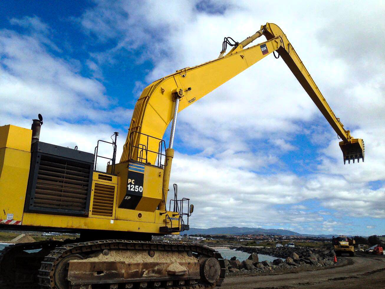 挖掘機(jī)加長(zhǎng)臂 挖掘機(jī)加長(zhǎng)臂