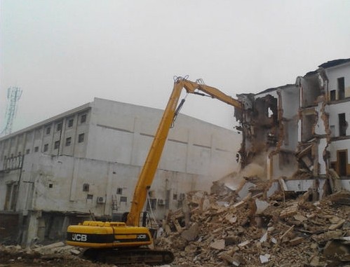 挖掘機拆樓臂 挖掘機拆樓臂