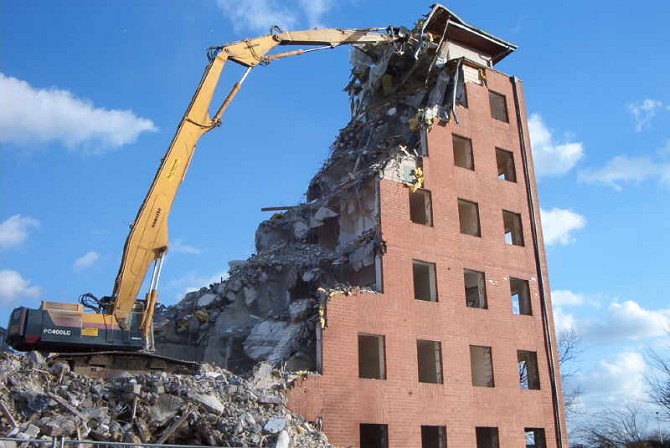 挖掘機(jī)拆樓臂 挖掘機(jī)拆樓臂